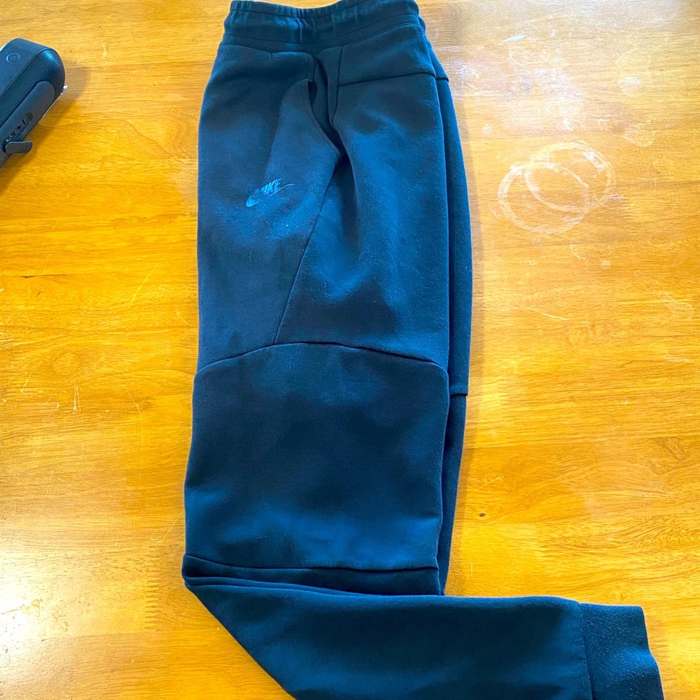 Black Nike Tech Fleece